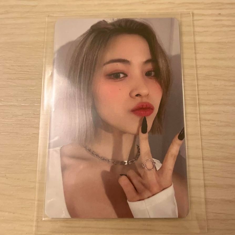 ITZY リュジン　withmuu cheshire Amazon.co.jp: ITZY cheshire withmuu ラキドロ リュジン 2枚